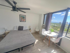 Contemporary Waikiki Monarch Studio